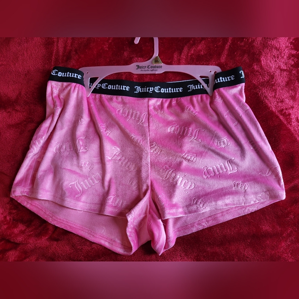 Hot pink Juicy shorts!